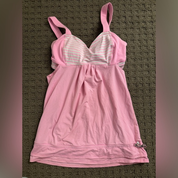 Lulu tank with built in bra - Picture 2 of 3